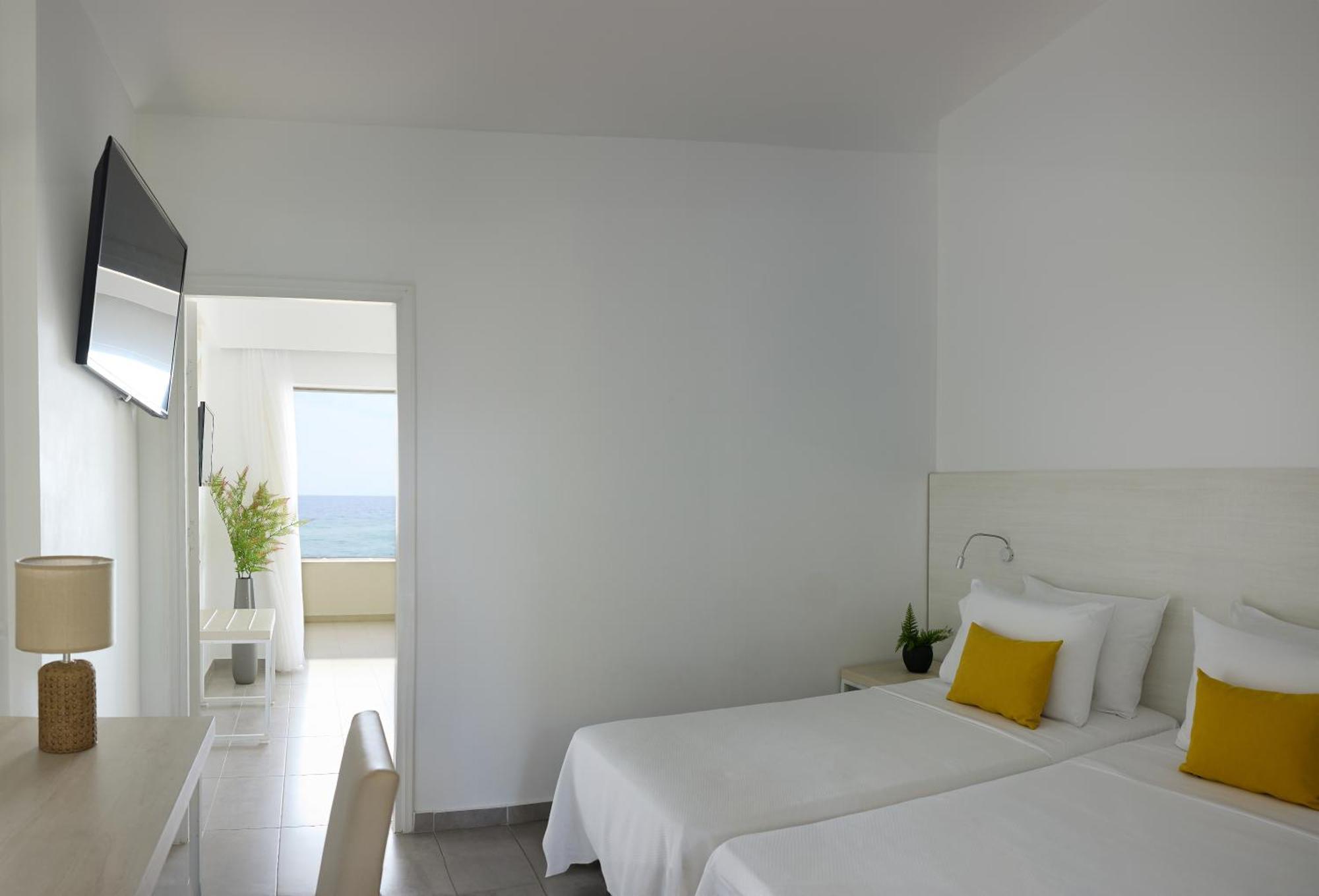 Blue Bay Beach Resort 伊利索斯 外观 照片