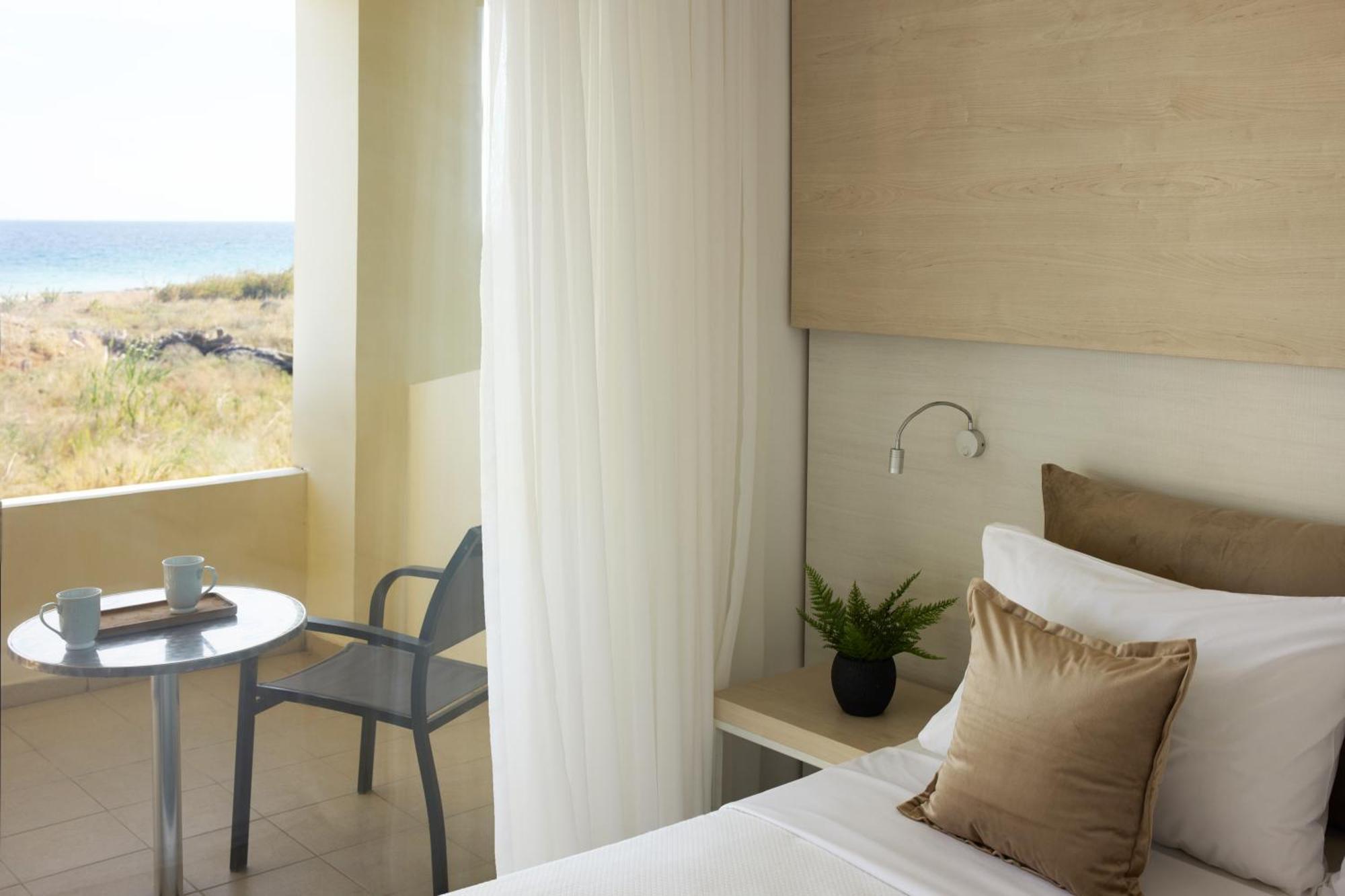 Blue Bay Beach Resort 伊利索斯 外观 照片